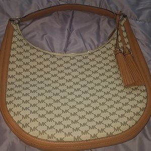 Micharl Kors Purse